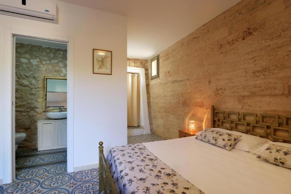 Agriturismo Allu Ruvezzu Bed and Breakfast Torre Mozza Esterno foto