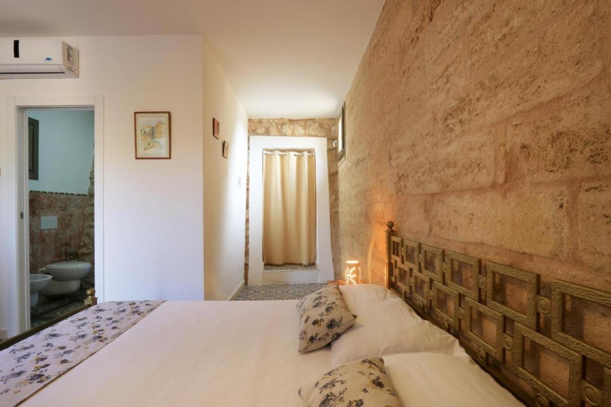 Agriturismo Allu Ruvezzu Bed and Breakfast Torre Mozza Esterno foto