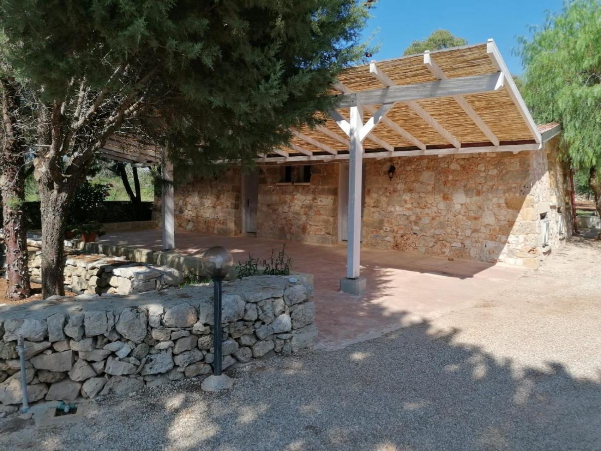 Agriturismo Allu Ruvezzu Bed and Breakfast Torre Mozza Esterno foto